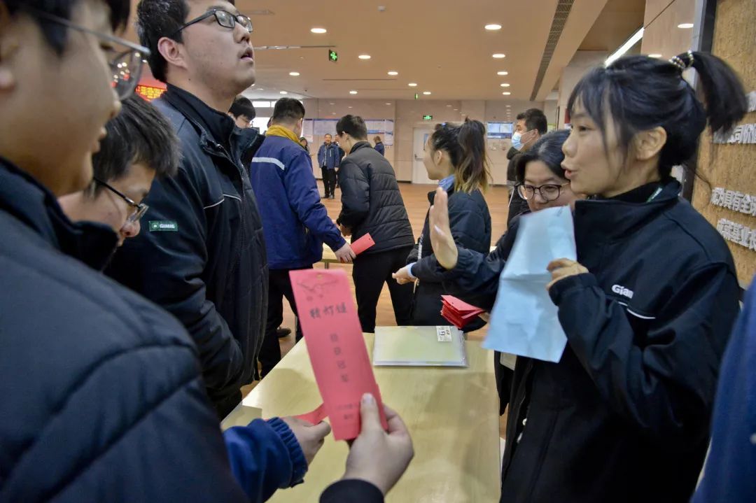 正月十五春先到，巨人家園鬧元宵