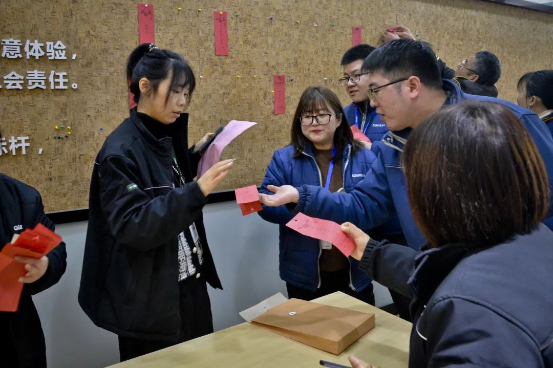 正月十五春先到，巨人家園鬧元宵
